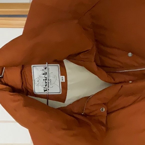 stunning apricot colored down jacket, modified shawl collar and wide sleeves. - Picture 4 of 4